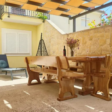בית נופש Rosa A House Next To The Sea! קאלי