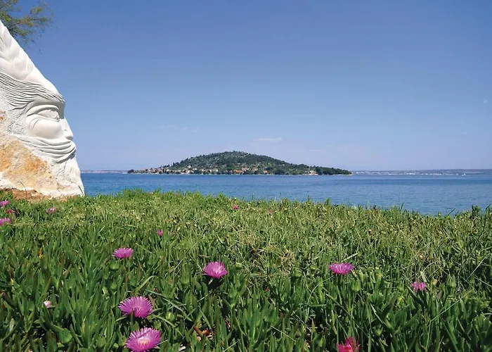 Semesterbostad Rosa A House Next To The Sea! Kali