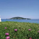 Feriehus Rosa A House Next To The Sea! Kali